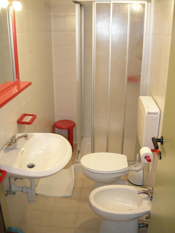 Hotel Europa Cembra Cembra Lisignago Szoba fotó